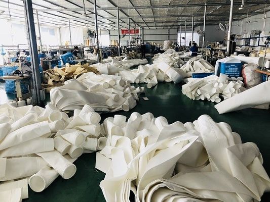 Wysokotemperaturowy worek filtracyjny z włókien nienasypanych Nomex do zbiornika pyłu 450-600GSM